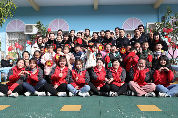 【原創】重慶高新區警方與幼兒園師生共同慶祝元宵佳節_fororder_圖片2