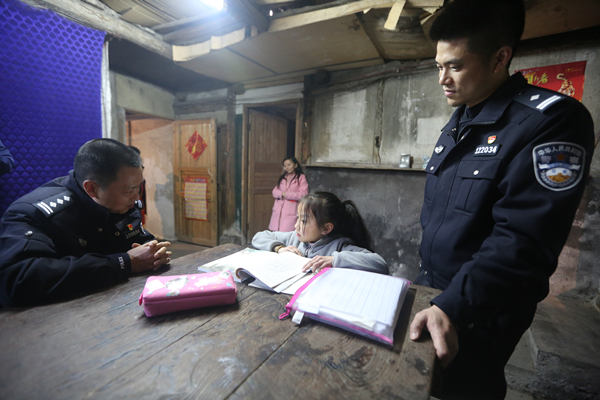 【原創】重慶渝北交巡警楊雪峰大隊開展“3.5”學雷鋒志願服務活動_fororder_圖片5