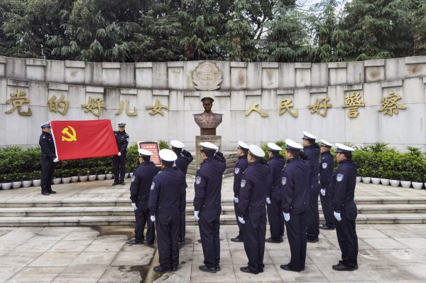 【原創】重慶渝北公安開展清明主題活動 緬懷“時代楷模”楊雪峰_fororder_圖片3(1)