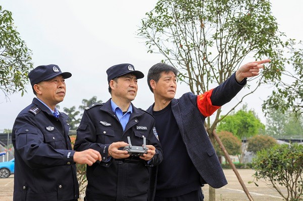 【原創】重慶永川警用無人機空中踏查非法種植毒品原植物_fororder_3