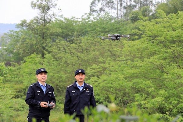 【原創】重慶永川警用無人機空中踏查非法種植毒品原植物_fororder_2