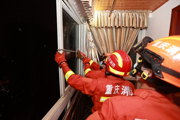 【原創】重慶多地遭遇狂風暴雨襲擊 多部門開展防汛搶險工作_fororder_圖片2