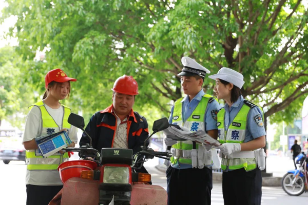 【原創】重慶巫溪警方開展“警校聯建 微笑勸導”助力中高考活動_fororder_圖片6(1)