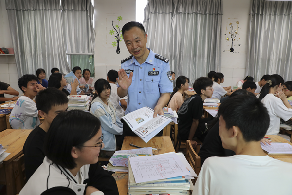 重慶永川：“禁毒+反詐”宣傳進校園_fororder_圖片1