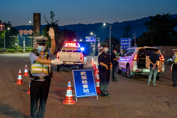 重慶永川警方啟動6個公安檢查站 攻堅化解各類安全隱患_fororder_圖片1