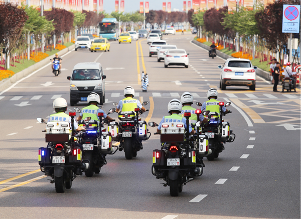 【原創】戰高溫鬥酷暑 重慶市九龍坡區民警書寫保暢“烤”卷_fororder_圖片6