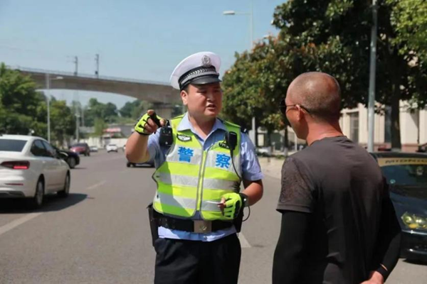 【原創】重慶交巡警重拳整治夏季突出交通問題_fororder_圖片1