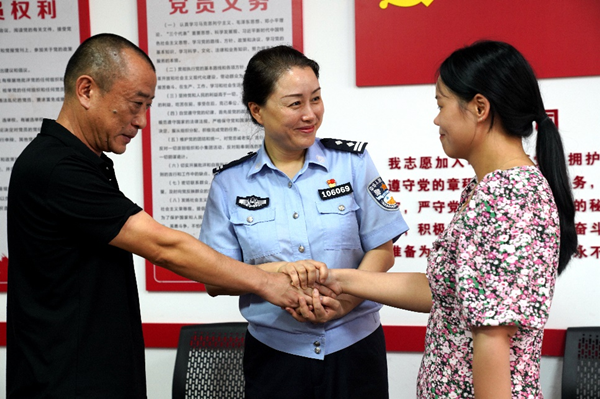 重慶市九龍坡區女警魏敏：服務群眾的精髓就是“將心比心”_fororder_圖片2