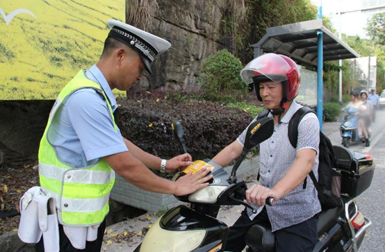 【原創】重慶石柱交巡警：部門聯動 持續開展摩托車綜合治理工作_fororder_微信圖片_20220923164408