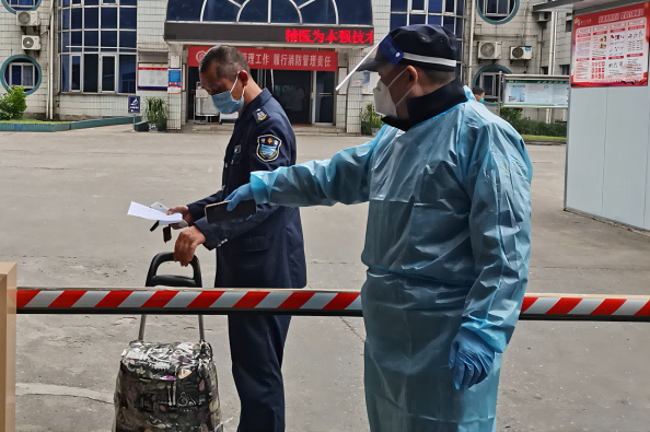 【原創】重慶大渡口：七旬女兒欲為九旬病母送湯  熱心民警用愛搭起孝心橋梁_fororder_2