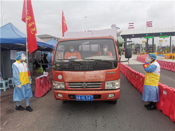 重慶市大足區三驅鎮志願者築起“防疫高墻”_fororder_圖片1