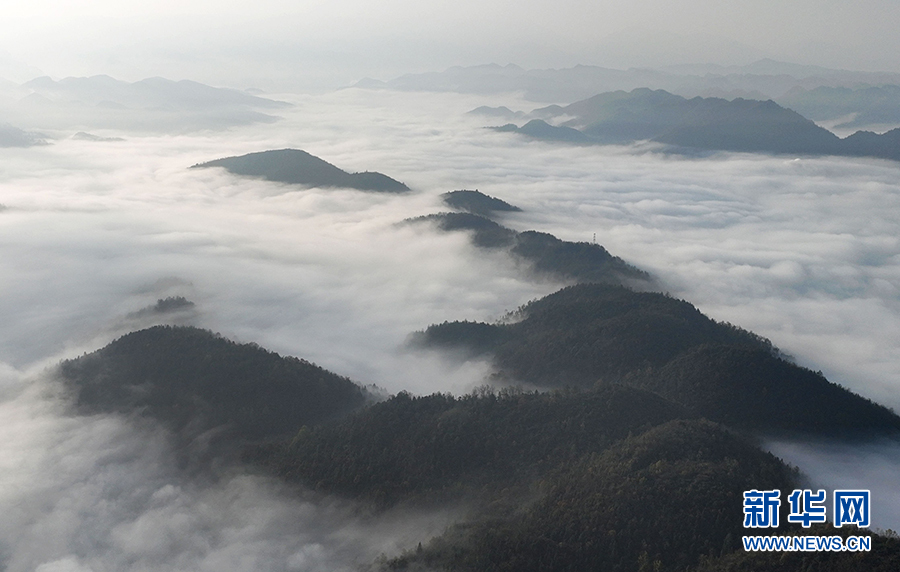 重慶酉陽：群山雲海相襯 盡顯冬日山鄉之美