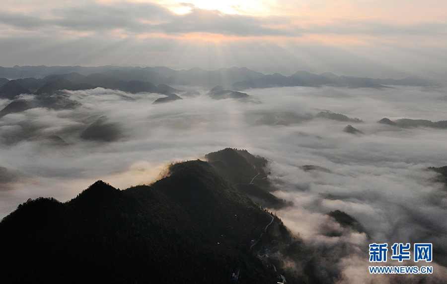 重慶酉陽：群山雲海相襯 盡顯冬日山鄉之美