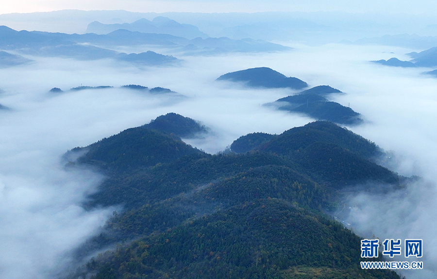 重慶酉陽：群山雲海相襯 盡顯冬日山鄉之美