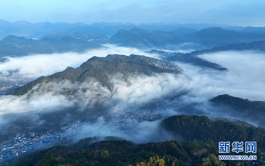 重慶酉陽：群山雲海相襯 盡顯冬日山鄉之美