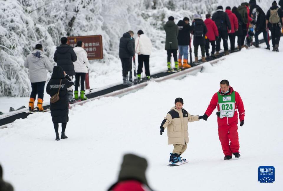 重慶：冰雪運動吹響冬季旅遊復蘇號角_fororder_4