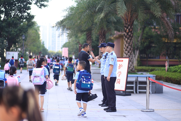 重慶市九龍坡區：警家校共建安全新學期_fororder_圖片1