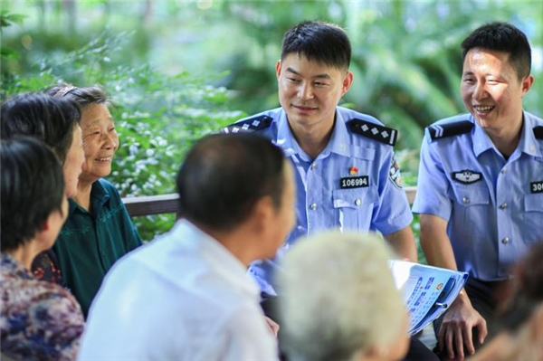 重慶九龍坡區社區民警章旋：用“微創新”賦能基層社會治理_fororder_圖片2