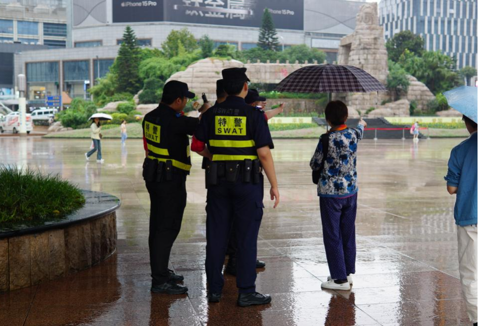 一所一警一故事 | 重慶觀音橋商圈派出所：做好“小微近” 守護大商圈_fororder_圖片1