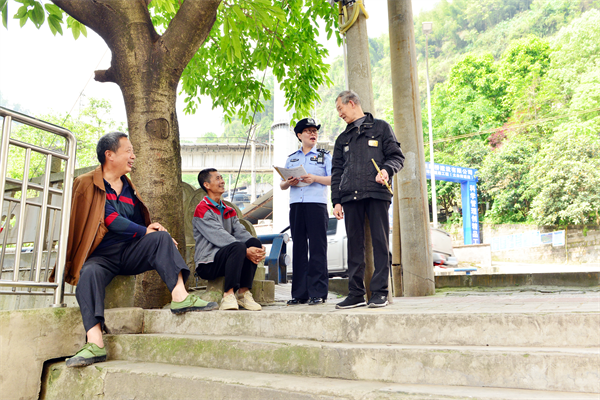 重慶市萬州區民警周桂秋：紮根基層25年 真情詮釋為民情懷_fororder_圖片1