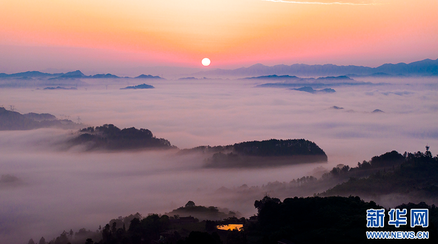 重慶南川：夏日雲海朝霞美如畫