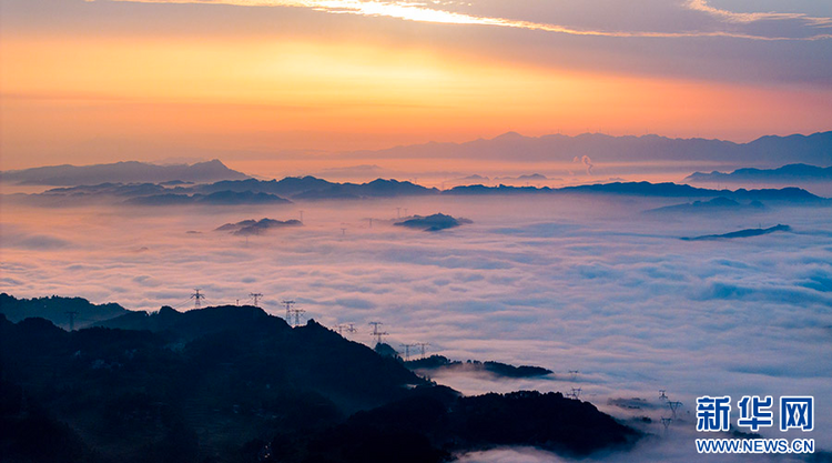 重慶南川：夏日雲海朝霞美如畫