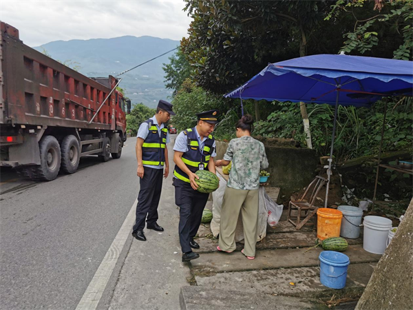 重慶奉節：整治路域環境 提升景區形象_fororder_圖片1