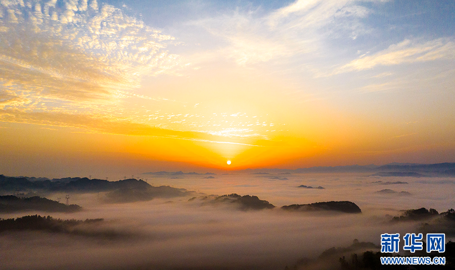 重慶南川：夏日雲海朝霞美如畫