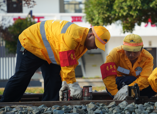 重慶：鐵路部門多措並舉戰高溫 護航暑運平安路_fororder_微信圖片_20240829162853