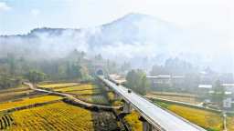 一隧連通川渝 成達萬高鐵光明隧道貫通