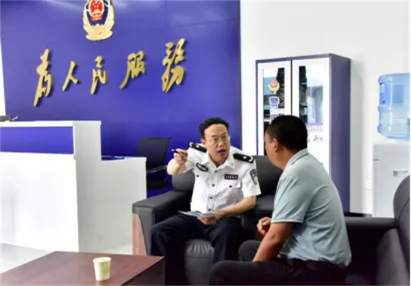 護航高鐵時代丨重慶黔江民警黃勝華：臨近退休 選擇為家鄉首條高鐵站崗_fororder_圖片1
