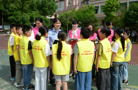 重慶大足女警王蓉：創新“四隊共治”模式 社區實現矛盾糾紛“零上交”_fororder_微信圖片_20250513154103