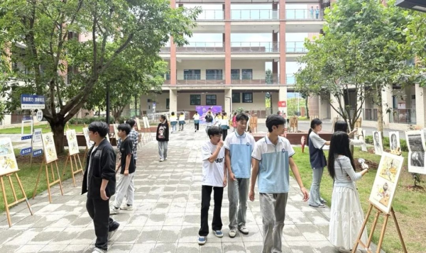 重慶市大足職業教育中心舉辦藝術高考班畢業作品展_fororder_圖片1