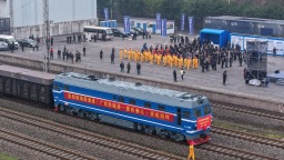 西部陸海新通道“廣西防城港—重慶綦江”首趟貨運班列抵渝