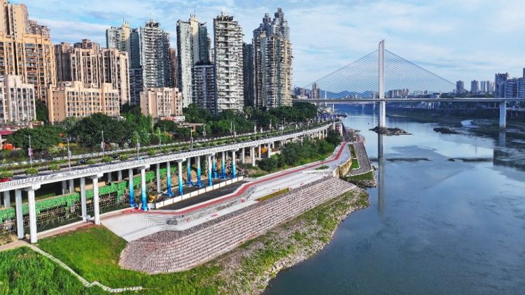 重慶兩江四岸添新景 沙濱路中渡口碼頭景觀平臺建成開放