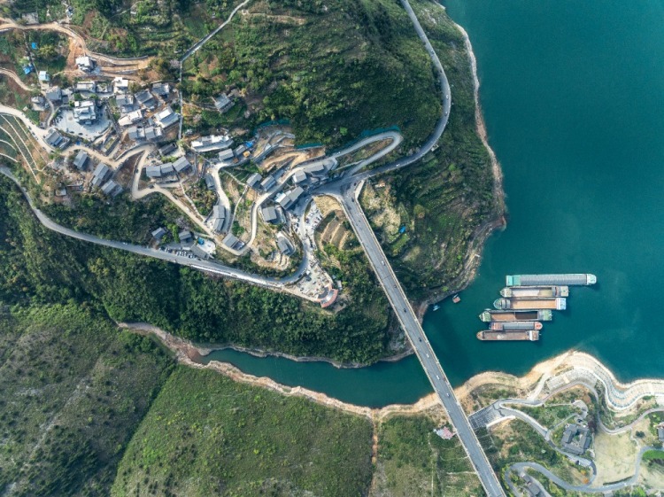 四進三回｜引入市場化運營理念——巫山江村從“燈下黑”變“網上紅
