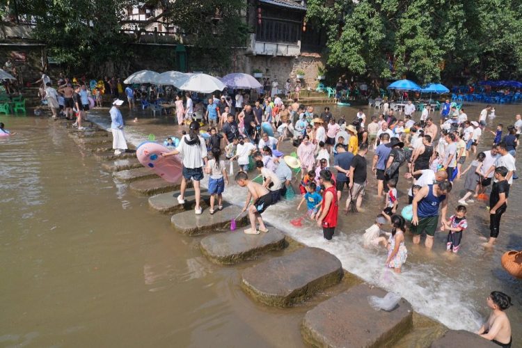 重慶北碚：親水運動樂享清涼