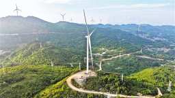 重慶最大單機風電項目完成吊裝 年發電量達1.1億千瓦時