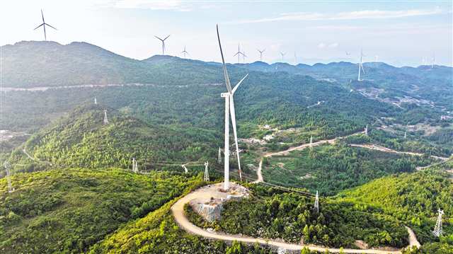 重慶最大單機風電項目完成吊裝 年發電量達1.1億千瓦時