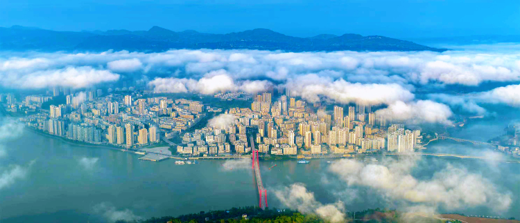 重慶：流雲作畫城景美