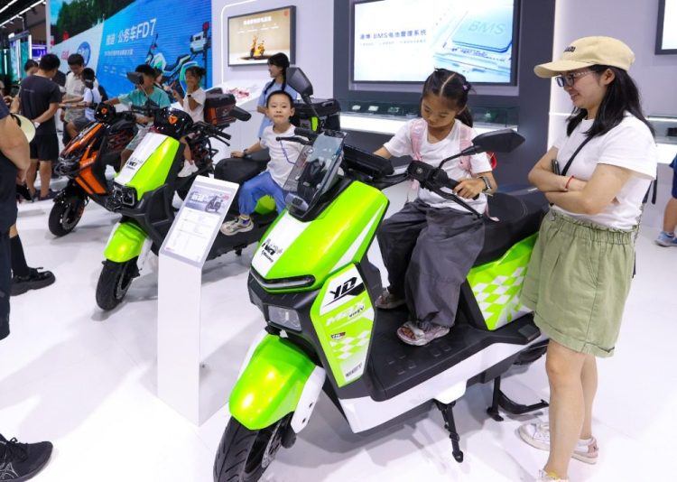 圖集｜2025智博會：新能源汽車展區 科技引領未來出行