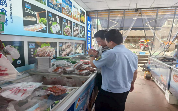 重慶市大足區龍崗街道市場監管所“三招”守護夏日冷凍食品安全_fororder_mmexport1754995680324