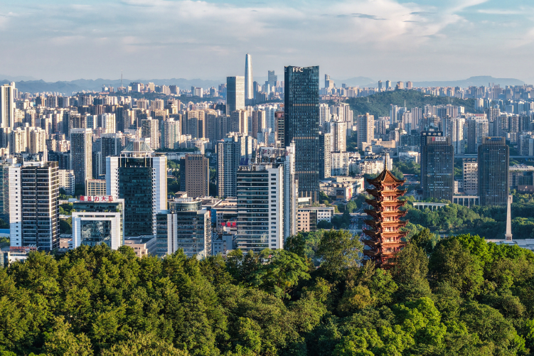 定格美麗重慶：藍天白雲映山城