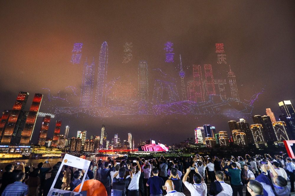 “新韻重慶”大國工匠專場燈光秀震撼上演