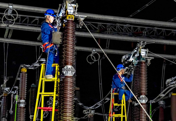 重慶電力：“零點檢修”確保供電“零感知”_fororder_mmexport1755752821954