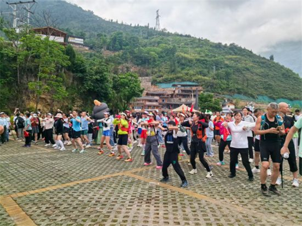 重慶巫山：三峽龍脊徒步挑戰賽熱血開跑_fororder_圖片1