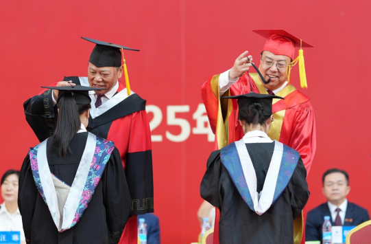 西南大學舉行2025屆本科生畢業典禮暨學位授予儀式_fororder_微信圖片_20250626171058