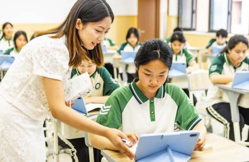 辦學3年成效顯著 重慶科學城明遠未來中學校榮膺重慶市“新課程實施樣本校”_fororder_微信圖片_20250611164031