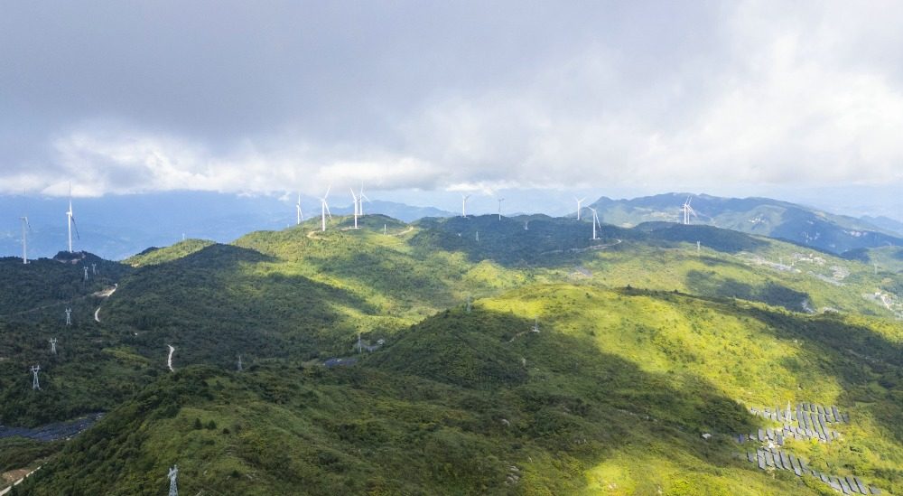 重慶巫山：三峽風電群繪就唯美生態畫卷