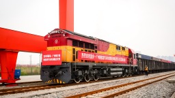 2026年首趟鐵海聯運“重慶造”新能源汽車專列啟程